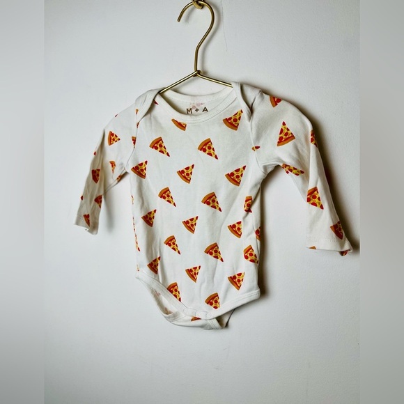 Monica and Andy Pizza Onesie 6-9 months - Picture 3 of 6